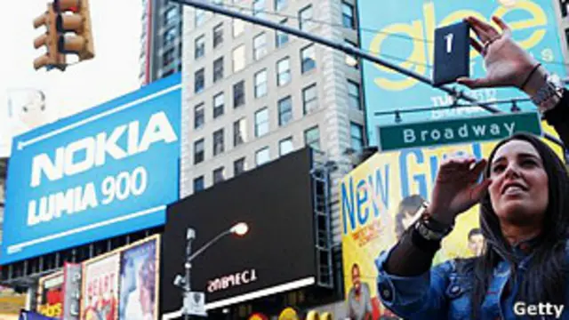 विशेषज्ञों के मुताबिक नोकिया की कारोबारी रणनीति में ज़रूरत पड़ने पर बदलाव की गुंजाइश बहुत कम थी.