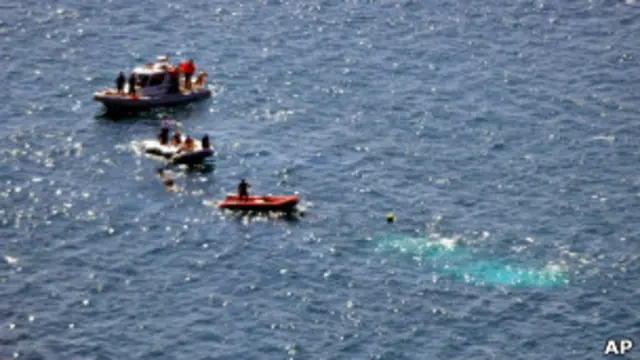 У берегов Турции ищут погибших