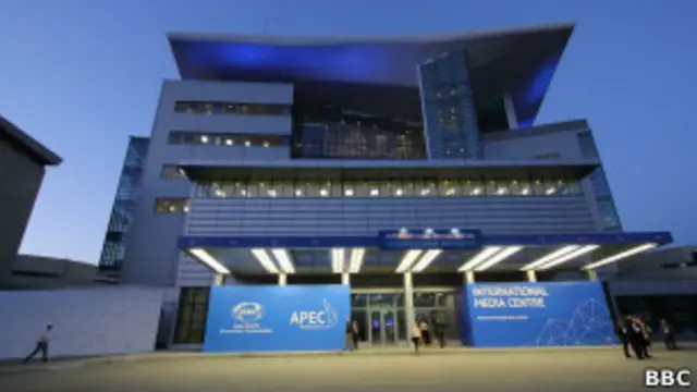 Ночной вид медиа-центра