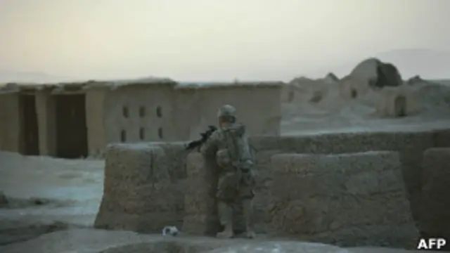 این افراد روزگاری را که با نیروهای آمریکایی کار می‌کردند، روزگار طلایی می‌دانند. روزگاری‌که امنیت تامین بود و آنان معاش کافی از نیروهای آمریکایی دریافت می‌کردند 