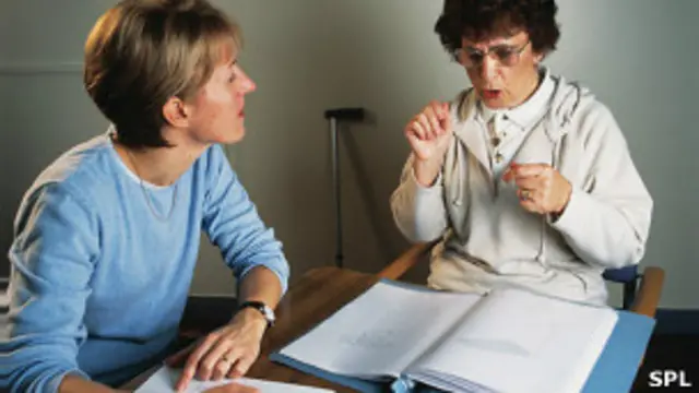 Paciente de derrame aprende a hablar