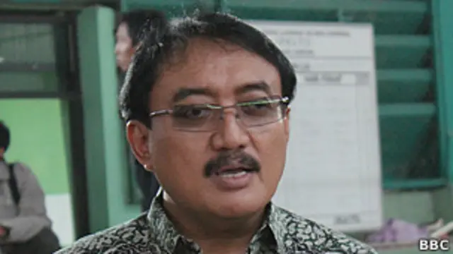 Kepala Badan Kesatuan Bangsa dan Politik Sampang, Rudi Setiadhi, menyiapkan konsep pemindahan pengungsi Syiah.