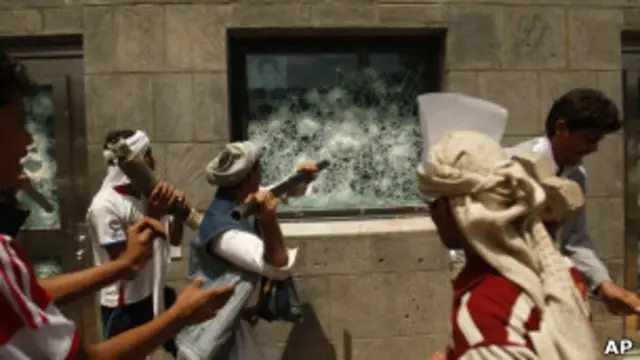 Протестующие в Йемене