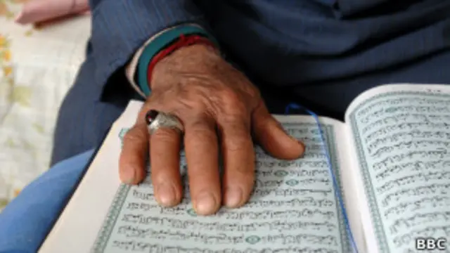 Рука над Кораном