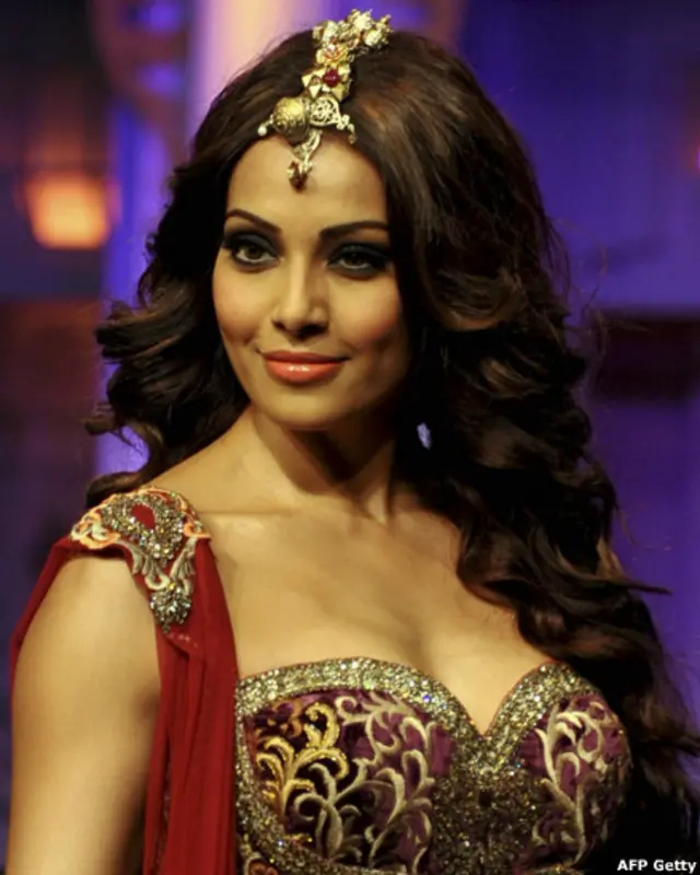 هنرمندان هندی این روزها آزادی بیشتری در پوشش لباس دارند