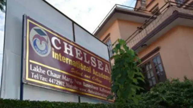 राजधानी काठमांडू में जगह-जगह पर विदेशी नाम वाले निजी स्कूल-कॉलेज दिख जाएंगे. 