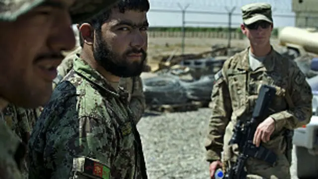 جندي تابع للناتو في افغانستان