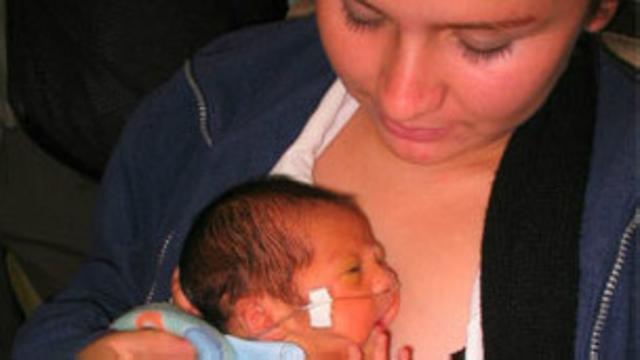 Mamás canguros: 10 beneficios de llevar a tu bebé cuerpo a cuerpo - TvCrecer