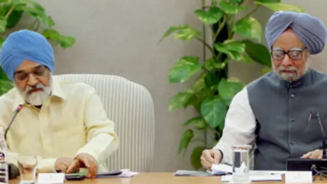 मोंटेक सिंह का कहना है कि मनमोहन सिंह अमरीका में अपनी छवि को लेकर चिंतित नहीं है