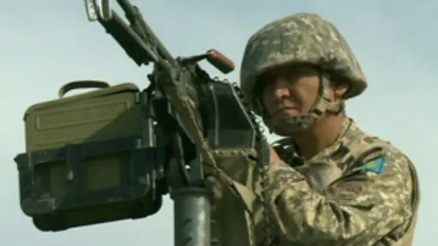 Қозоқ таҳлиличиси мамлакат армияси сонини кескин ошириш кераклигини айтади