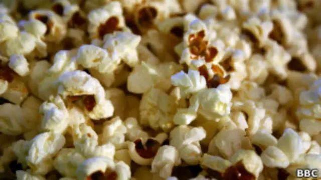 Palomitas, pipocas, pororó o pochoclo. 