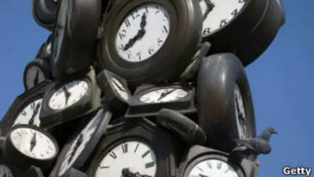 "Часы для всех" работы Армана