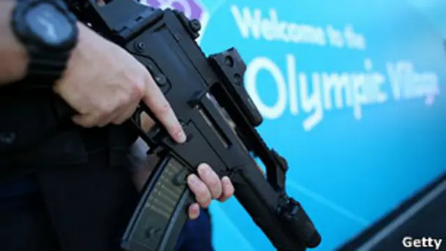 Policía con metralleta en los Juegos Olímpicos