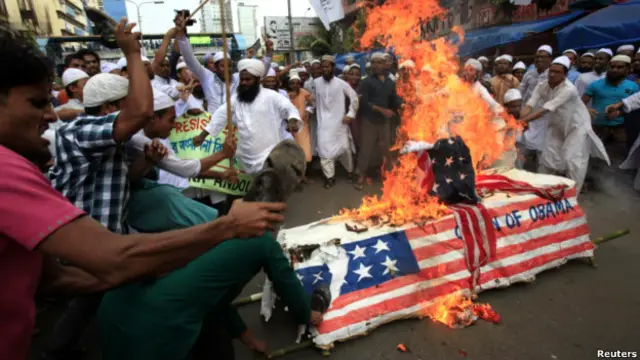 बांग्लादेश में पैंगम्बर मोहम्मद पर फ़िल्म के ख़िलाफ़ प्रदर्शन