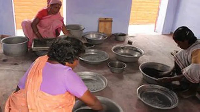 तमिलनाड सिवाकासी इलाका पटाख़ों के लिए मशहूर रहा है.