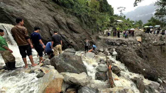 सिक्किम के पेगांग गांव में भूस्खलन का दृश्य