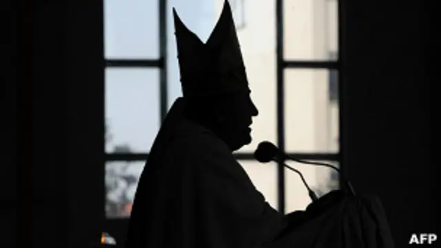 Католический священник