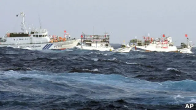 Тайваньские суда и японское судно береговой охраны