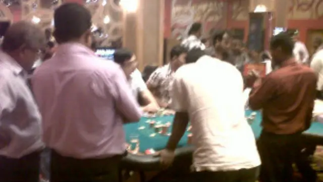 पर्यटकों के हाव-भाव देखकर पहचान लेते हैं कि ये विदेशी हैं