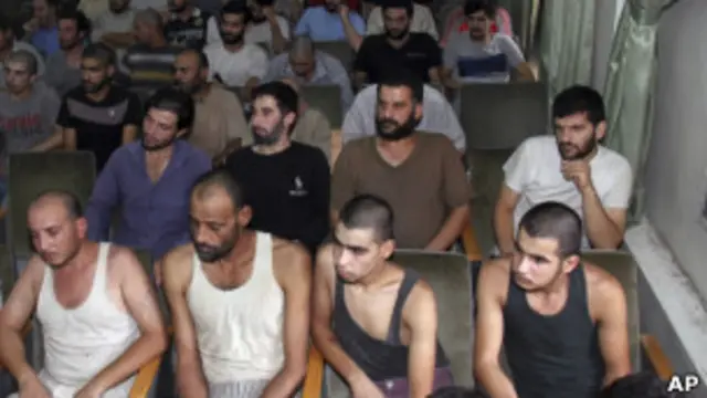 يقول المحققون إن بعض المعتقلين قد جُوعوا وخُنقوا.