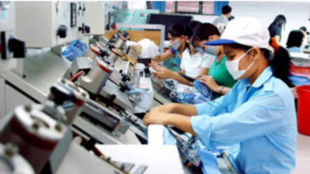 Theo Ngân hàng thế giới, ổn định kinh tế vĩ mô là một ưu tiên hàng đầu để tăng khả năng cạnh tranh của Việt Nam.