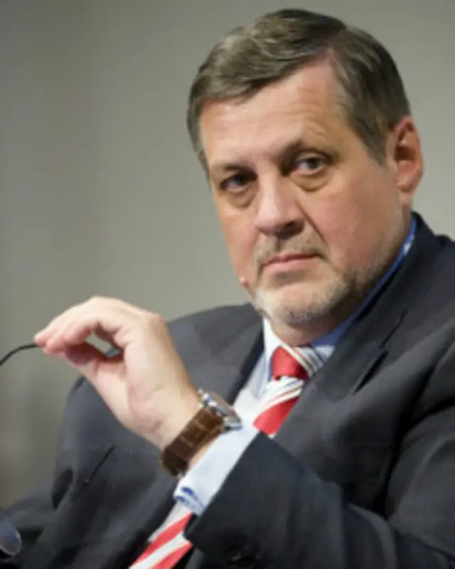 آقای کوبیش خواستار احترام کامل حکومت و پارلمان به حقوق اساسی زنان و دختران شده است