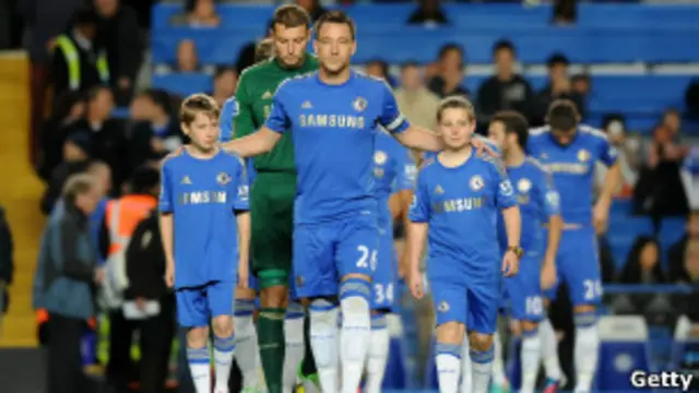 Команда "Челси" выходит на поле