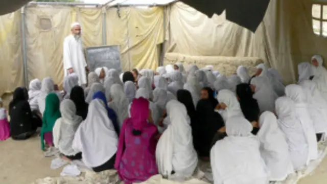 د وږي میاشتې په پنځلسم د افغانستان په هغه سیمو کې چې توده هوا لري نوی تعلمیي کال پیلېږي.