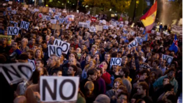 کاتالونیایی‌ها می‌گویند درآمدهای ناشی از توان اقتصادی‌ بالایشان صرف بازپرداخت بدهی‌های دولت مرکزی و حل بحران مالی و اقتصادی شده است