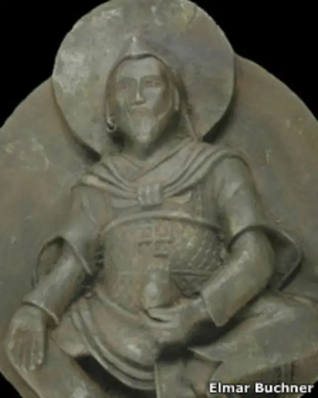 estatua budista nazi