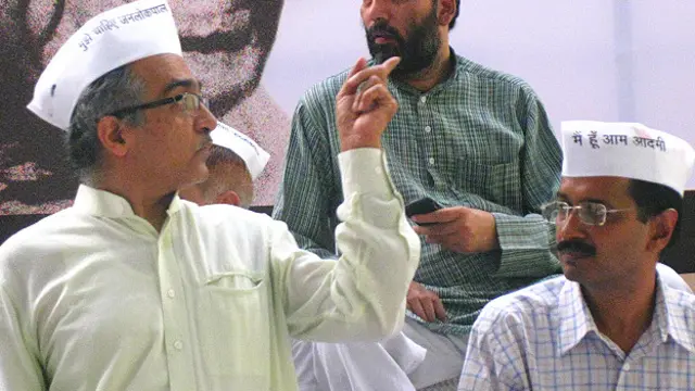 अरविंद केजरीवाल - प्रशांत भूषण