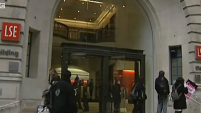 ’ایل ایس سی عوام کی مفاد میں تحقیقاتی صحافت کی تائید کرتی ہے تاہم ہم اس کام کے لیے اپنے نام اور طلبا کو کور(cover) کے طور پر استعمال کرنے کو نظرانداز نہیں کر سکتے۔‘