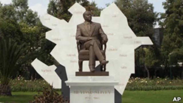 Памятник Гейдару Алиеву