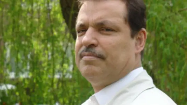 حنيف بکتاش تر ډېره په ازاد يا سپين شعر کې ښه نوم گټلى و