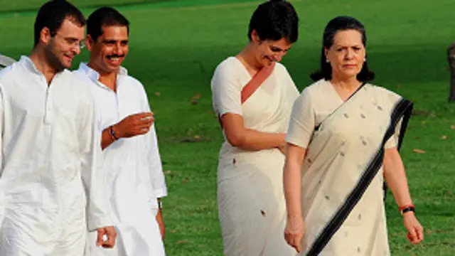 रॉबर्ट ने हाल ही में उत्तर प्रदेश विधान सभा चुनावों में पत्नी प्रियंका के साथ अमेठी और रायबरेली में चुनाव प्रचार में भी हिस्सा लिया