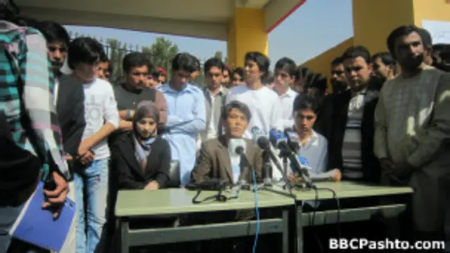 د جوزجان د ولايتي شورا مشر له وسلوالو کسانو سره راغی او موږ یې وشړلو.
محصلان