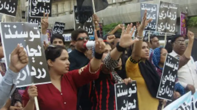 سندھ میں بلدیاتی نظام کے خلاف احتجاجی مظاہرے بھی ہوئے ہیں