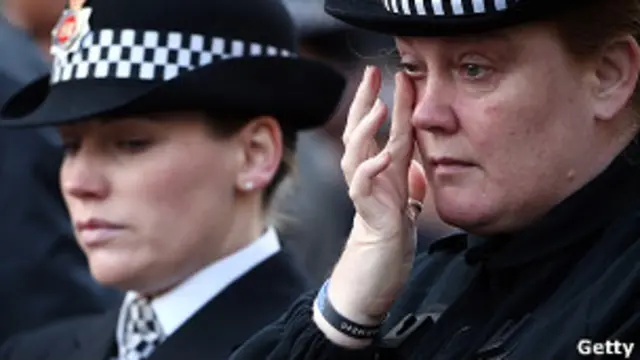 Плачущая полицейская