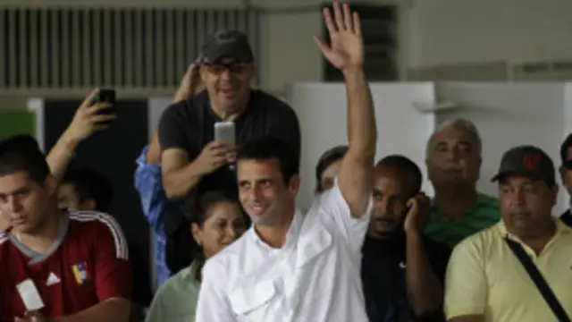 चावेज़ का मुख्य मुक़ाबला हेनरिक काप्रिल्स से था