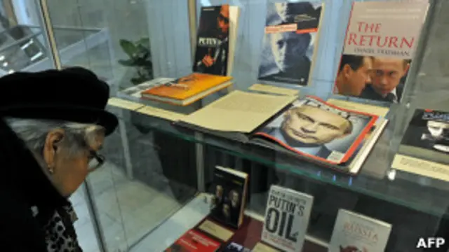 В Петербурге к юбилею Путина открылась выставка книг о нем на разных языках мира