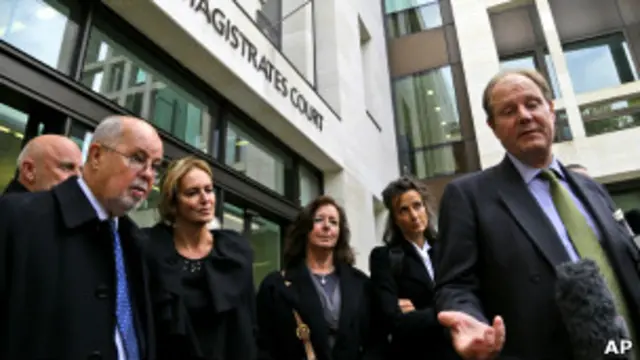 Поручители Ассанжа