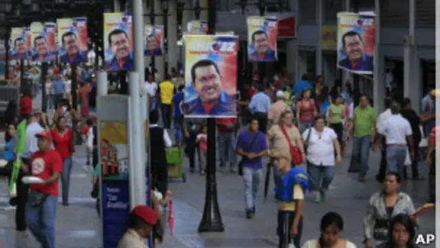 Caraqueños caminando