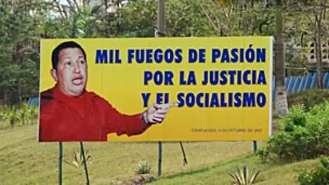 valla publicitaria de Hugo Chávez