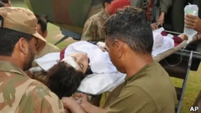 मलाला को तालिबान-विरोधी और धर्मनिरपेक्ष बताते हुए मंगलवार को उन पर पाकिस्तानी तालिबान ने हमला किया.