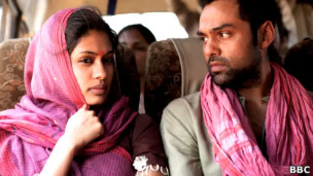 फिल्म चक्रव्यूह के एक दृश्य में अभय देओल और अभिनेत्री अंजलि पाटिल.