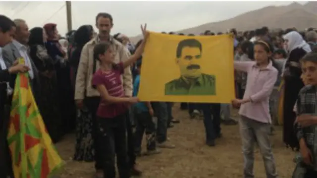 جاء الإعلان عن انسحاب مقاتلي حزب العمال بعد دعوة الزعيم الكردي السجين عبدالله أوجلان الى وقف إطلاق النار مع تركيا.