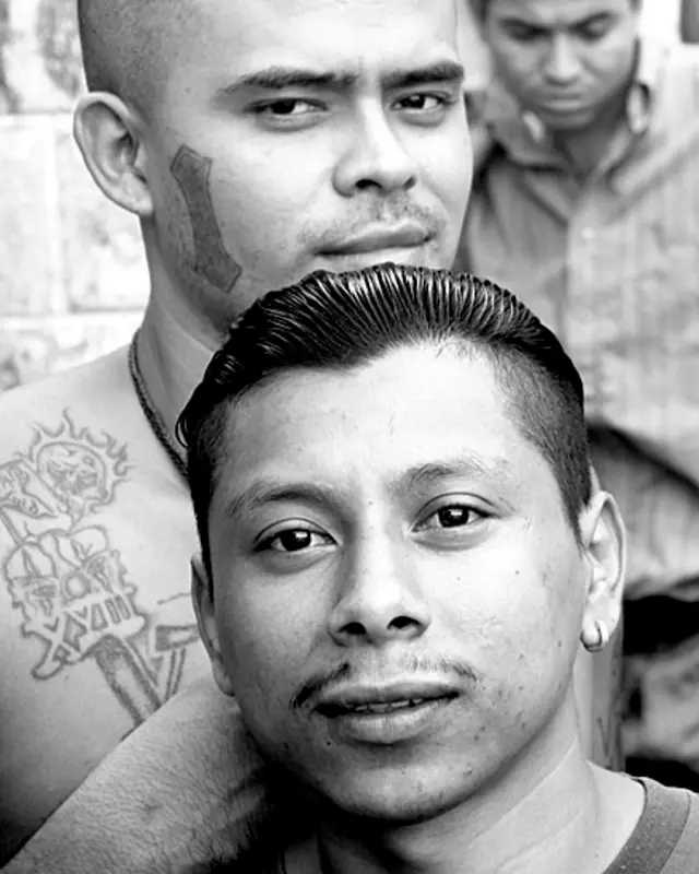 Pandilleros en la cárcel de Cojutepeque, en El Salvador. Foto: BBC - IGNACIO DE LOS REYES