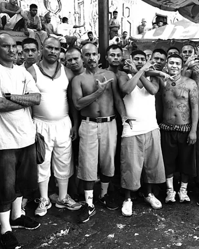 Pandilleros en la cárcel de Cojutepeque, en El Salvador. Foto: BBC - IGNACIO DE LOS REYES