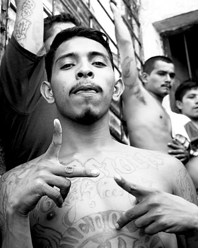 Pandilleros en la cárcel de Cojutepeque, en El Salvador. Foto: BBC - IGNACIO DE LOS REYES