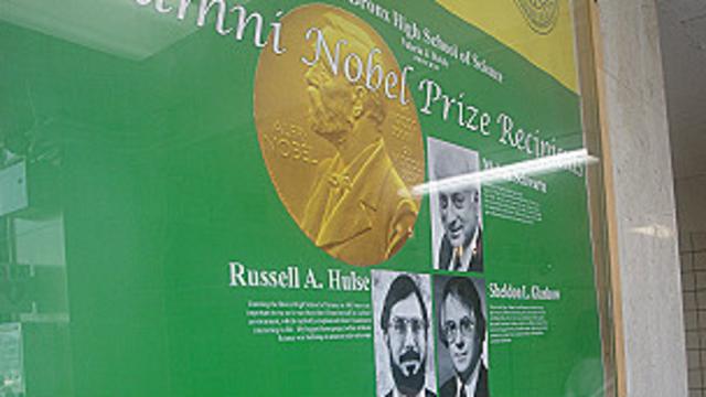 Cartel con los Premio Nobel de la escuela Bronx High School of Science